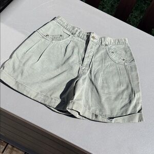 Blue Bay vintage khaki Y2K pleated shorts size 32, 100% cotton EUC high waist
